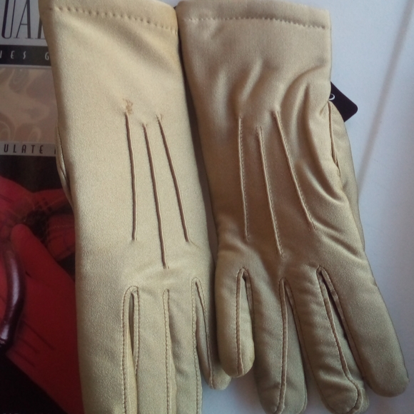 Equalizer Ladies Gloves in gold/tan - Picture 7 of 7